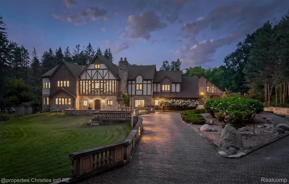 1540 Mill Race Rochester Hills City, MI 48306