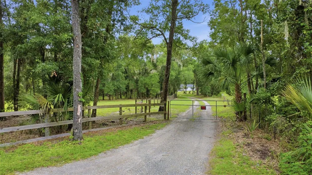 1095 S RIDGEWOOD AVENUE Deland, FL 32720