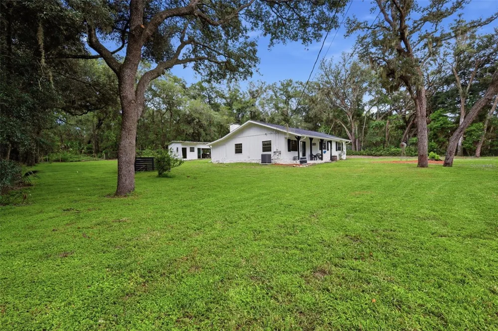 1095 S RIDGEWOOD AVENUE Deland, FL 32720
