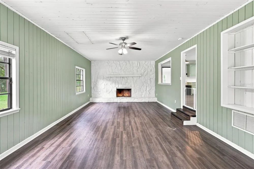 1095 S RIDGEWOOD AVENUE Deland, FL 32720