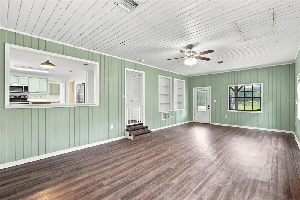 1095 S RIDGEWOOD AVENUE Deland, FL 32720
