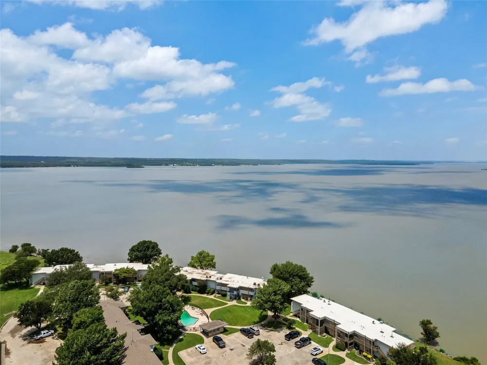 109 Harbor Drive #105 Runaway Bay, TX 76426
