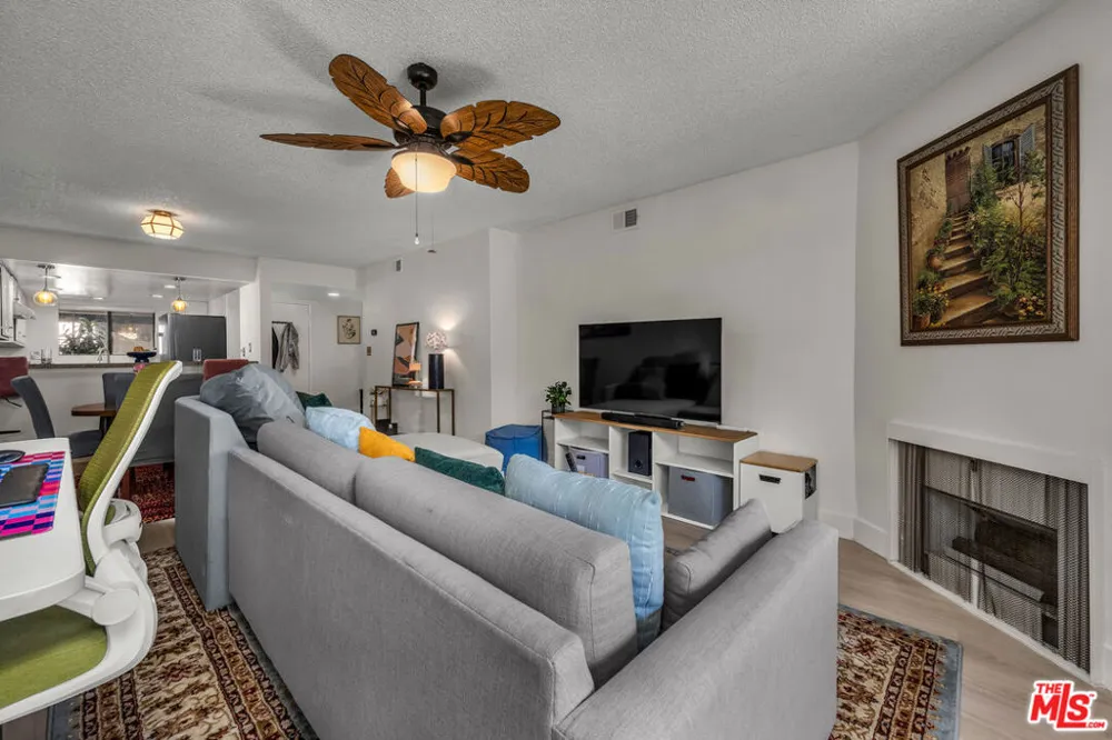 620 W Hyde Park Boulevard #111 Inglewood, CA 90302