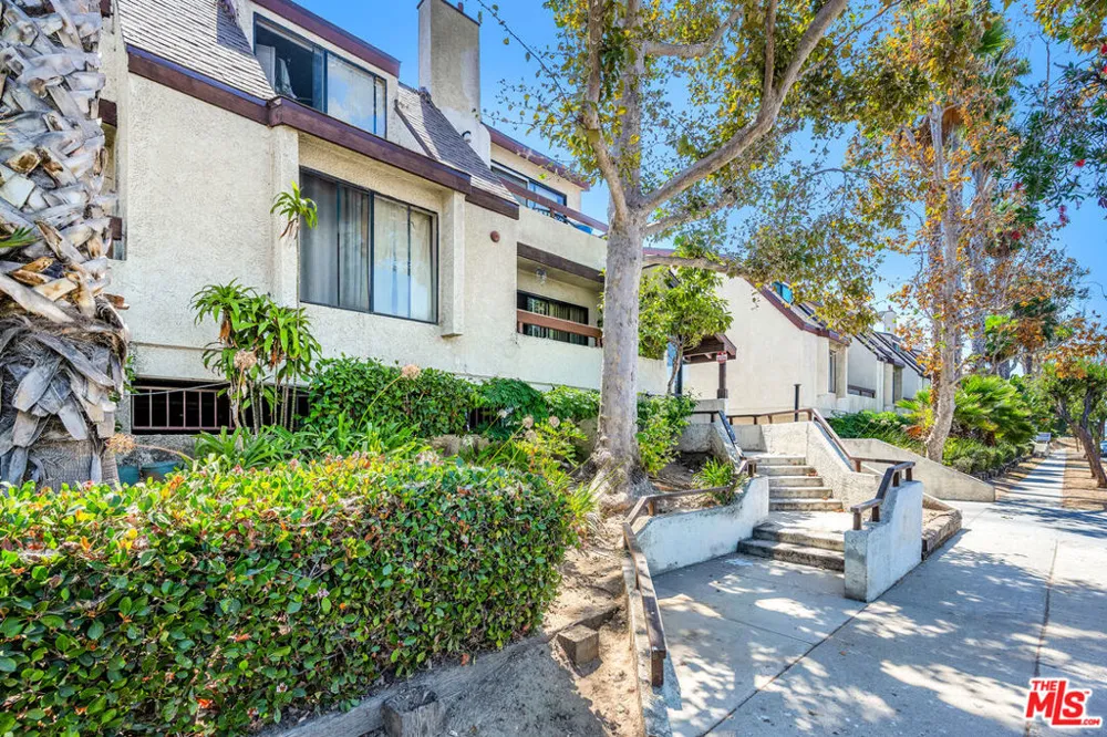 620 W Hyde Park Boulevard #111 Inglewood, CA 90302