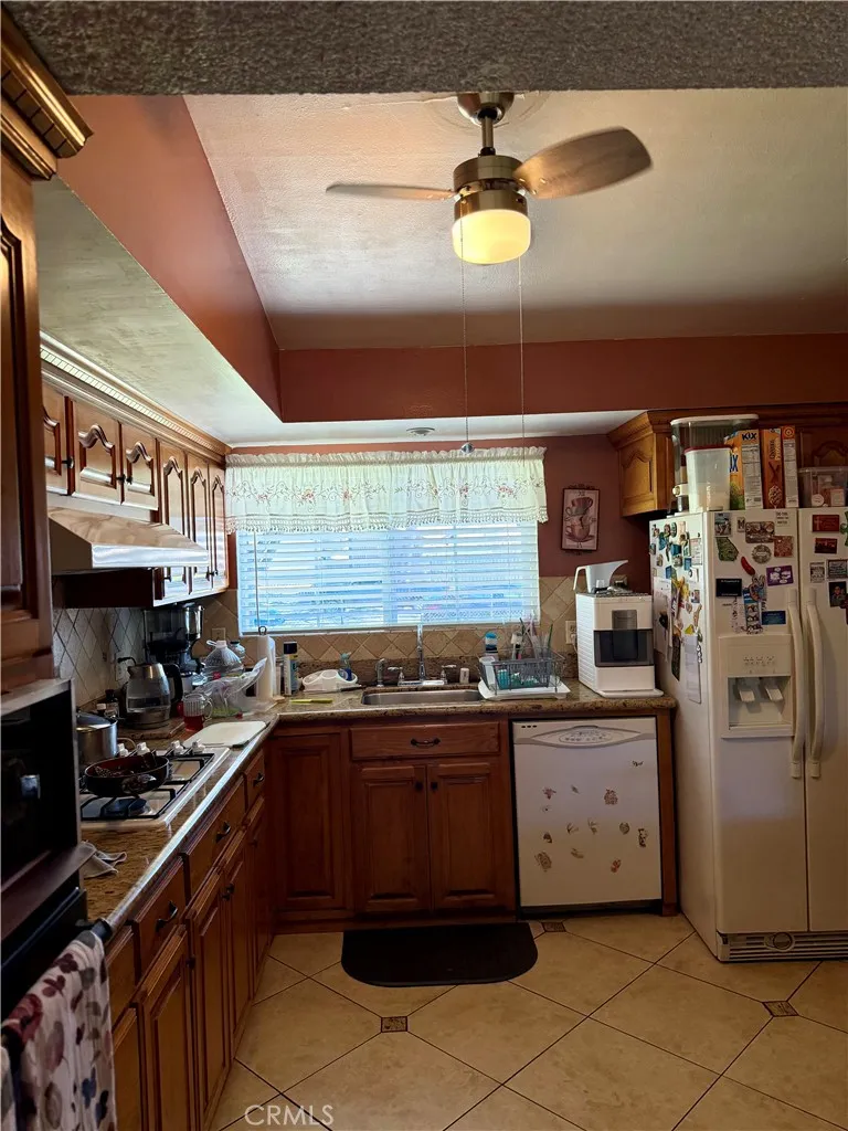 1245 Ross Pomona, CA 91767