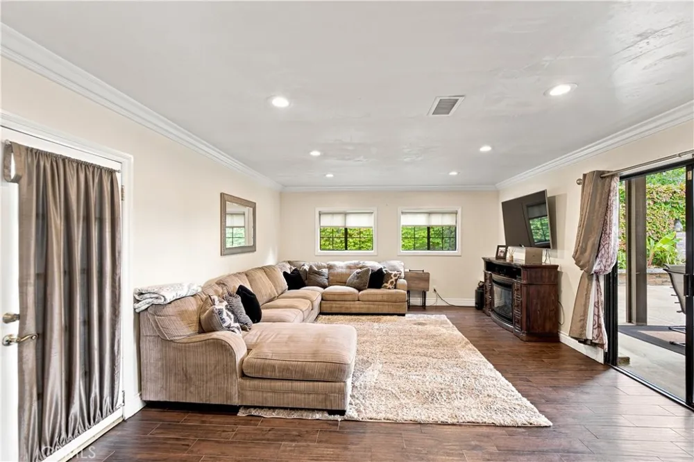 946 S Mccloud Anaheim, CA 92805