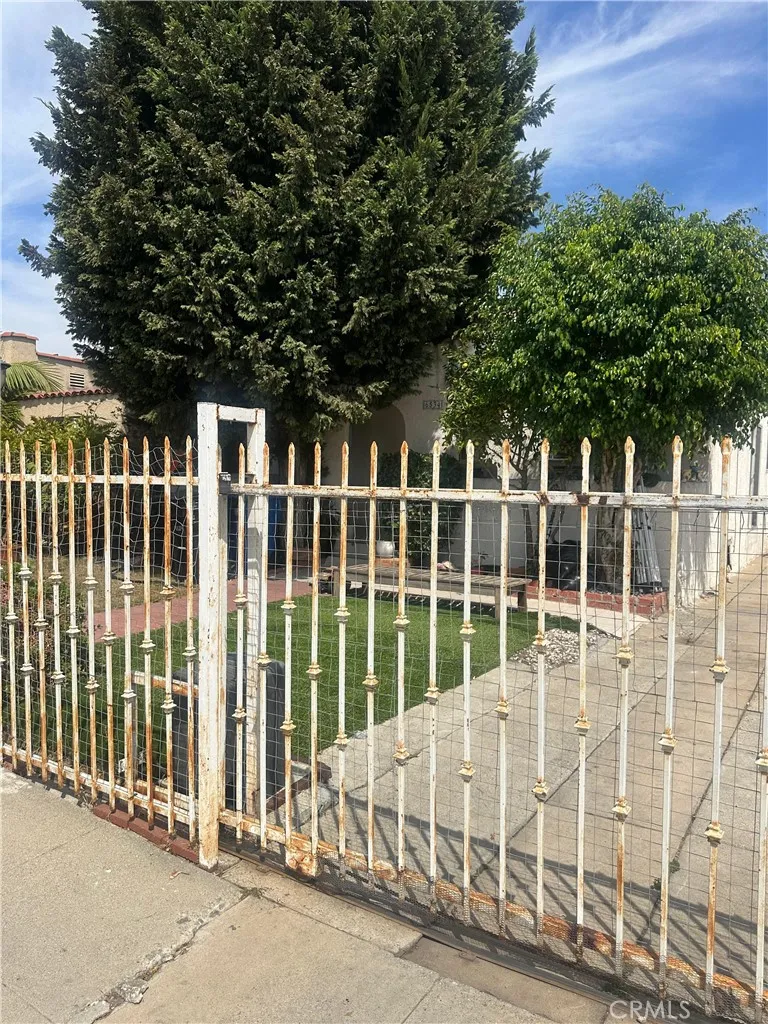 6534 4th Los Angeles, CA 90043