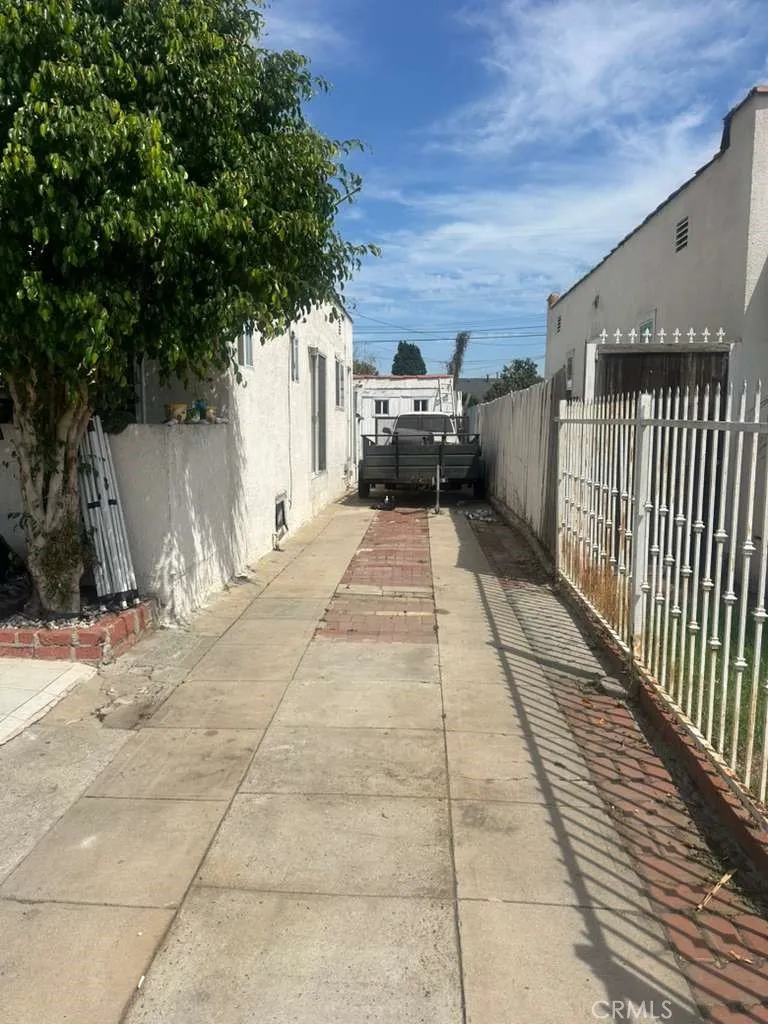 6534 4th Los Angeles, CA 90043