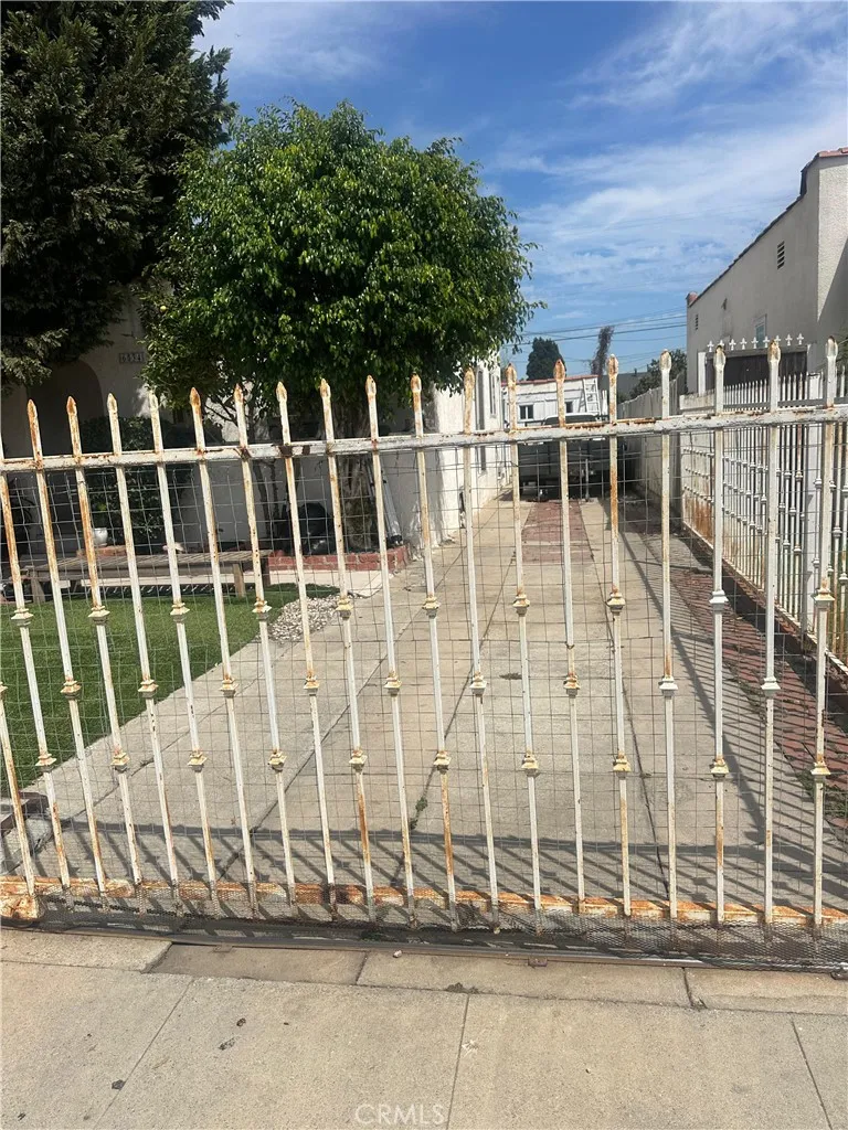 6534 4th Los Angeles, CA 90043