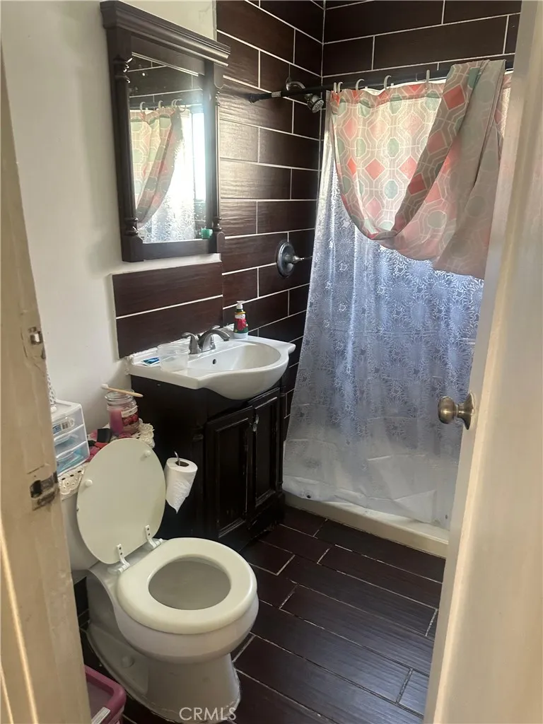6534 4th Los Angeles, CA 90043