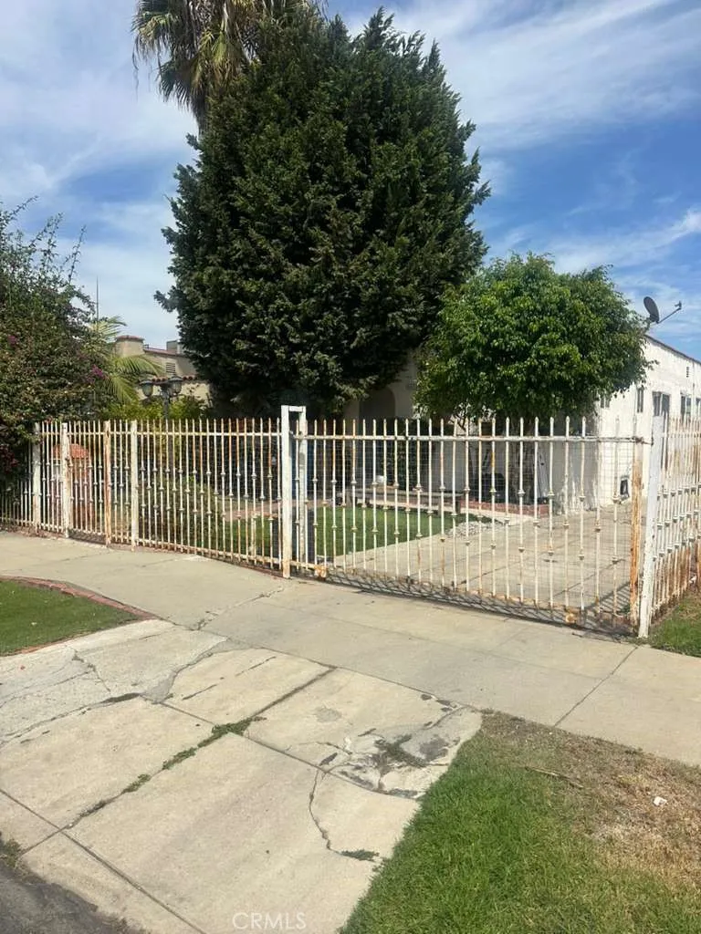 6534 4th Los Angeles, CA 90043