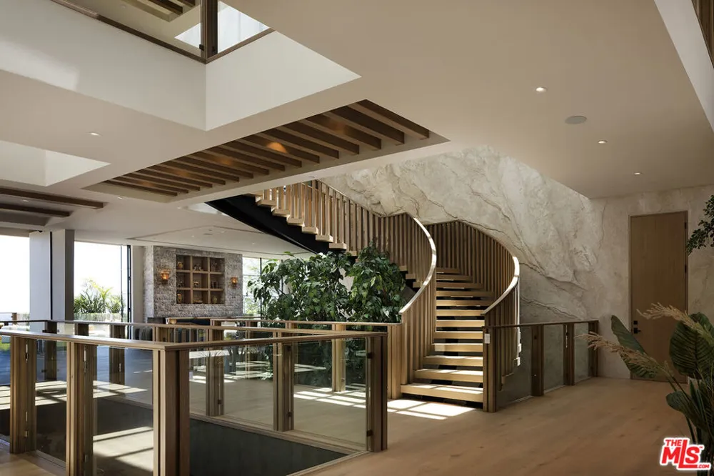 1360 Laurel Way Beverly Hills, CA 90210