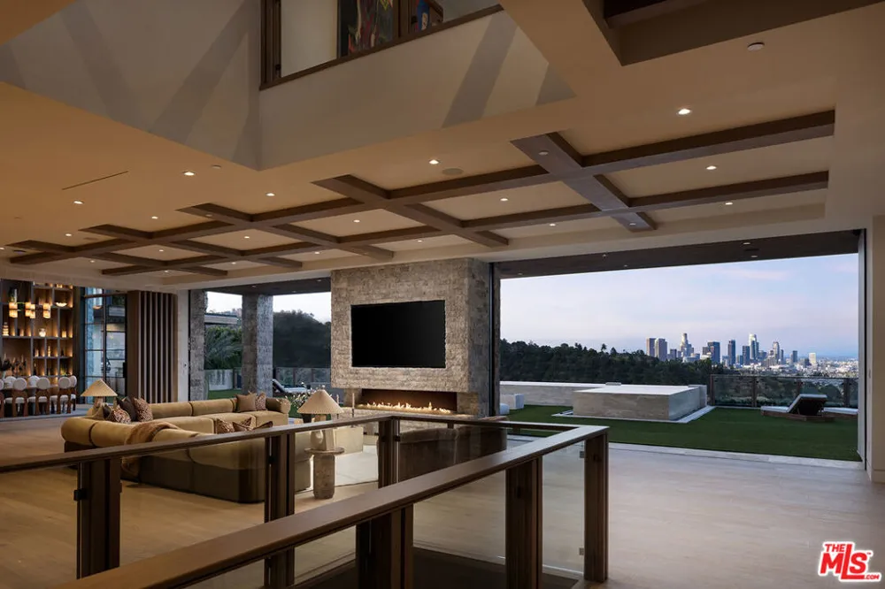 1360 Laurel Way Beverly Hills, CA 90210