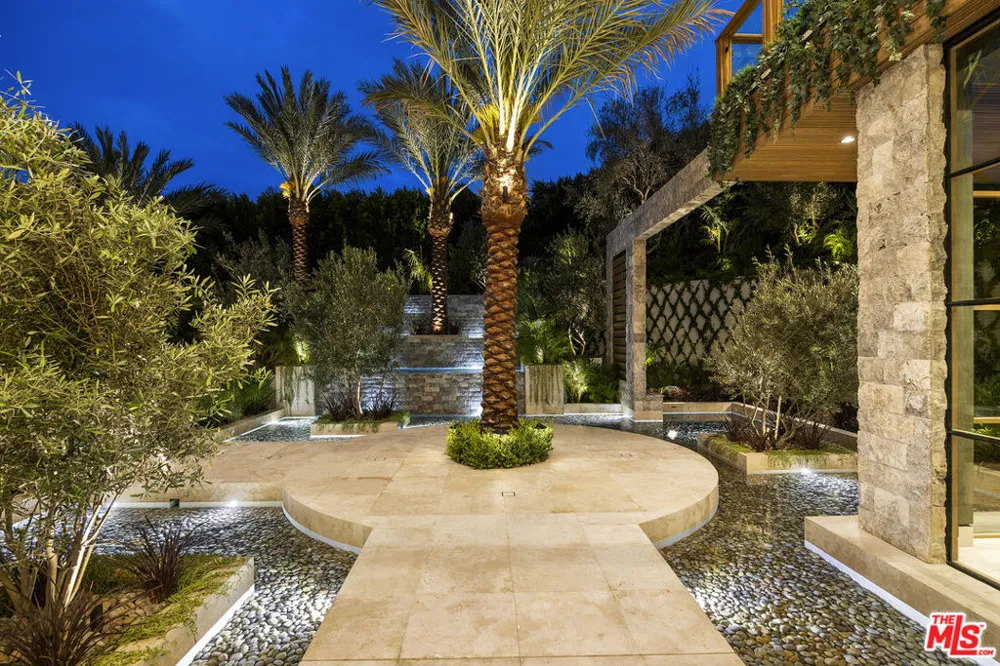 1360 Laurel Way Beverly Hills, CA 90210