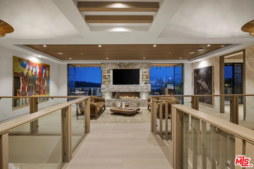 1360 Laurel Way Beverly Hills, CA 90210