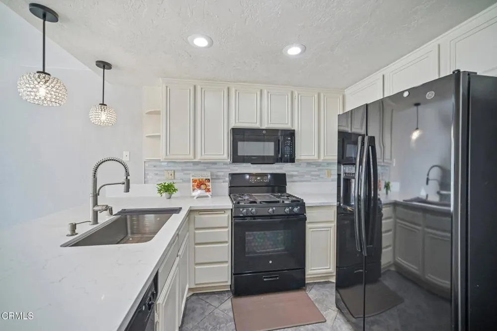 6056 Paseo Encantada Camarillo, CA 93012