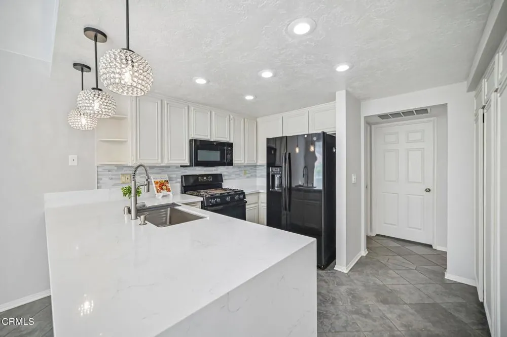 6056 Paseo Encantada Camarillo, CA 93012