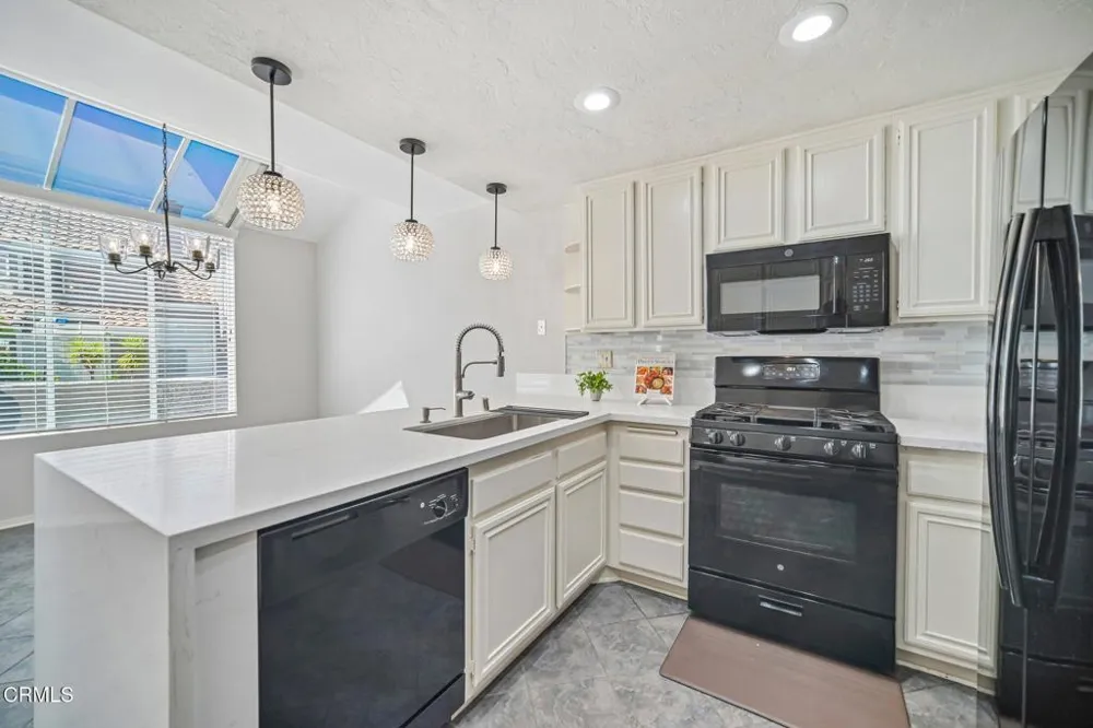 6056 Paseo Encantada Camarillo, CA 93012