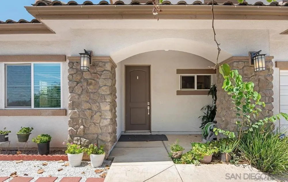 1675 Felicita Escondido, CA 92025