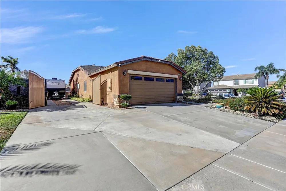 15381 Mallard Fontana, CA 92336