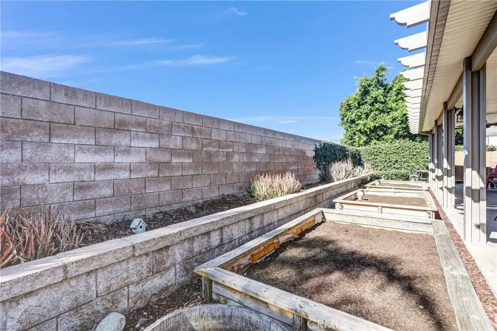 15381 Mallard Fontana, CA 92336