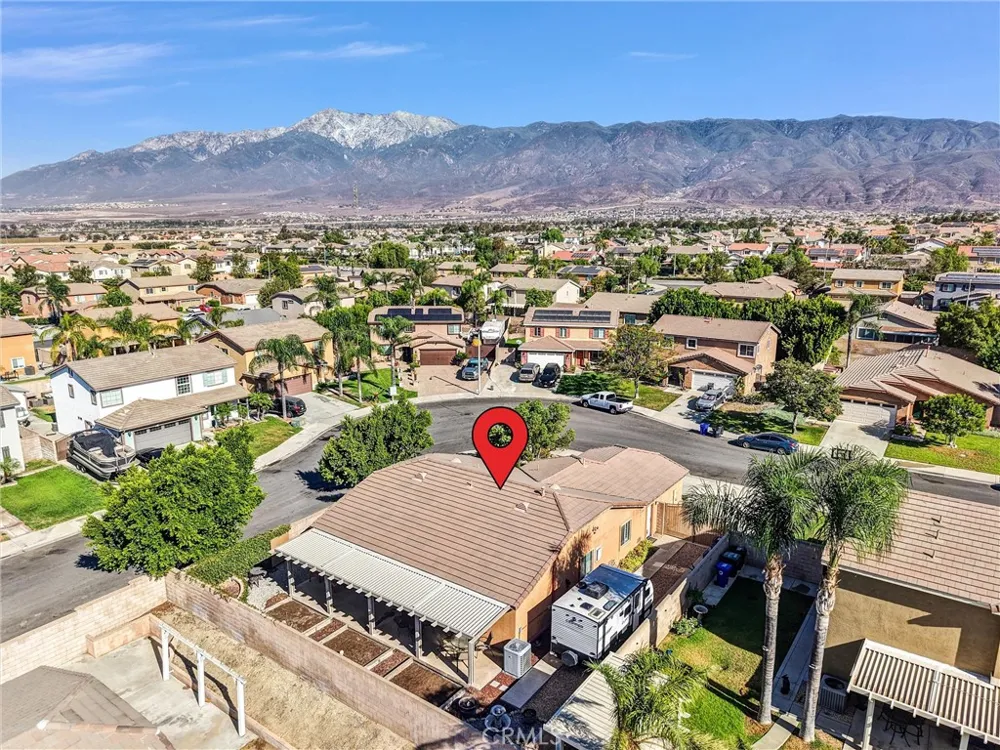 15381 Mallard Fontana, CA 92336