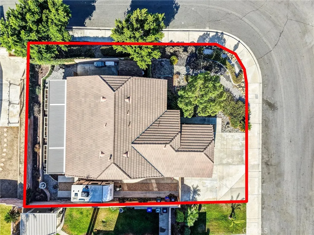 15381 Mallard Fontana, CA 92336