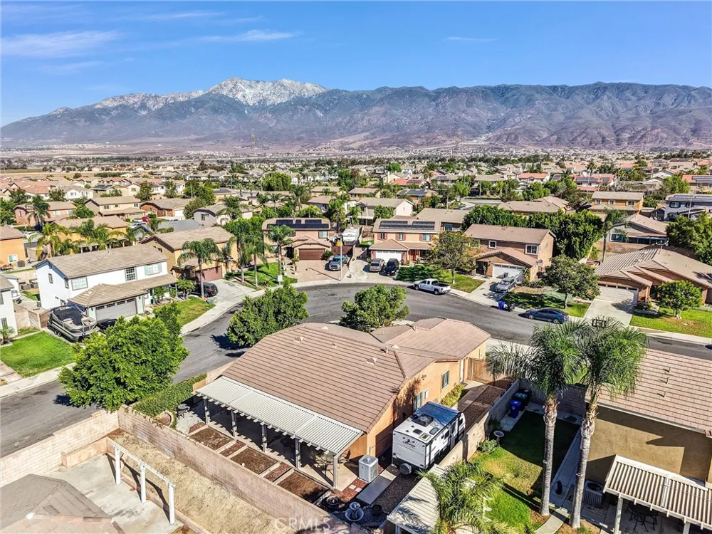 15381 Mallard Fontana, CA 92336