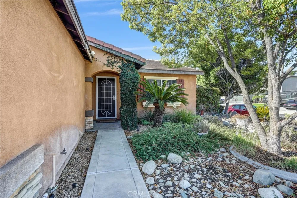 15381 Mallard Fontana, CA 92336