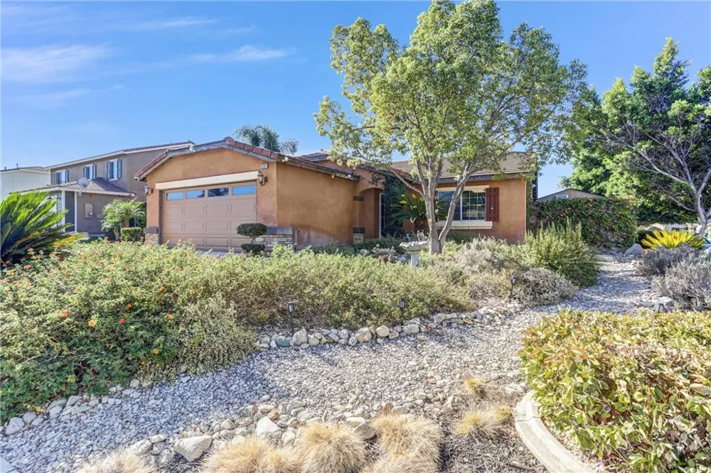 15381 Mallard Fontana, CA 92336