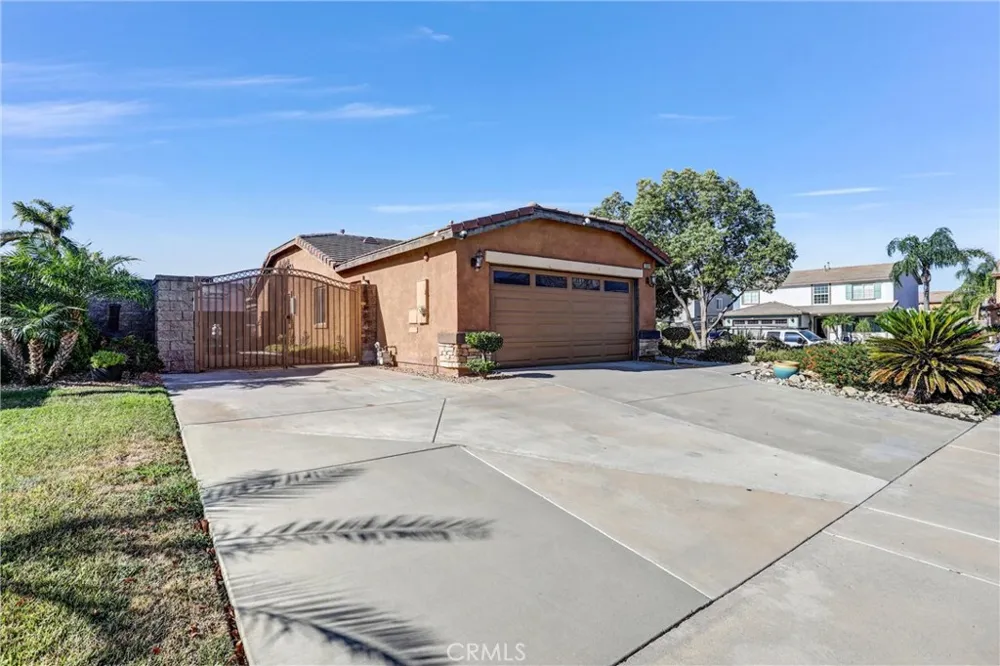 15381 Mallard Fontana, CA 92336