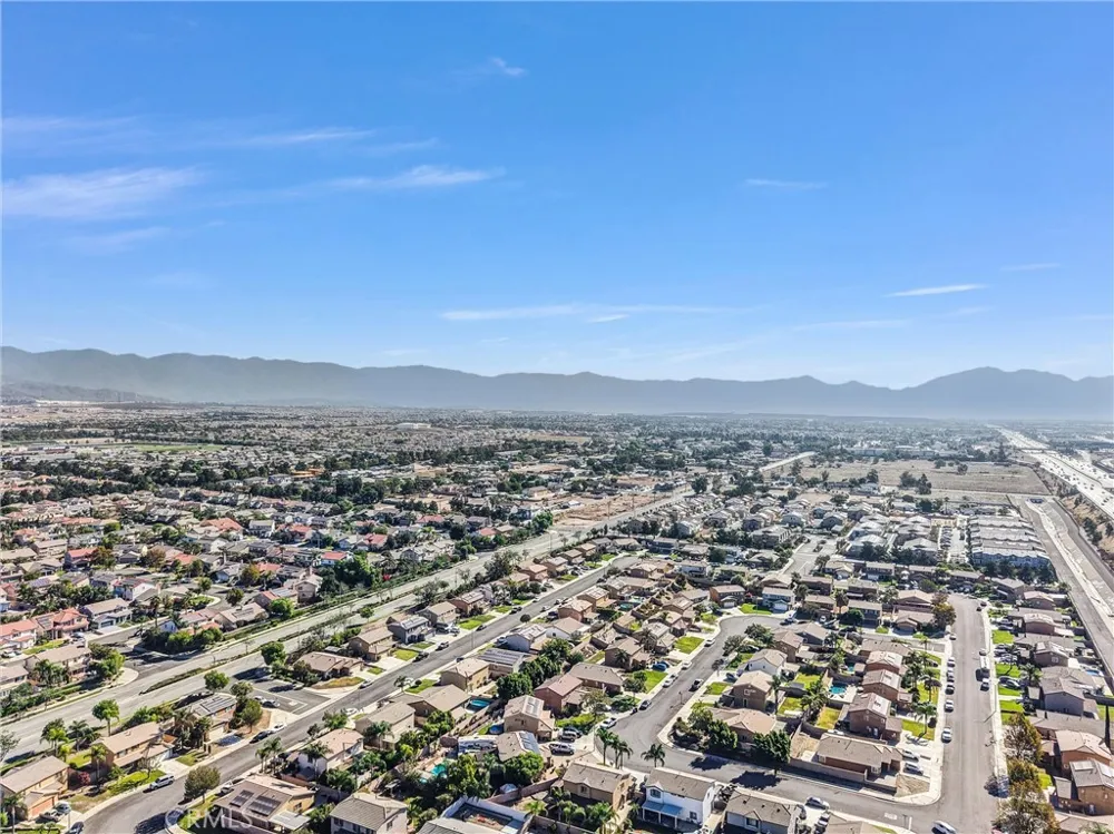15381 Mallard Fontana, CA 92336