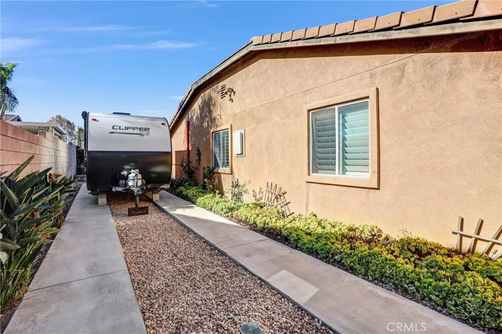 15381 Mallard Fontana, CA 92336