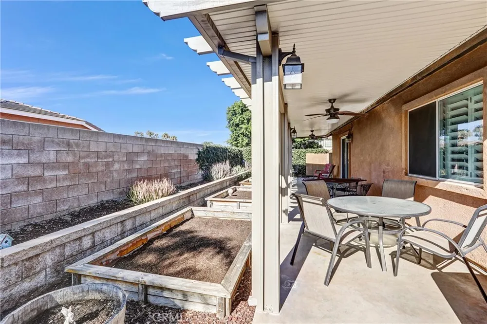 15381 Mallard Fontana, CA 92336