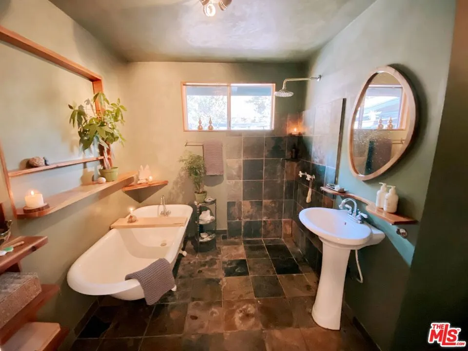 20485 Callon Drive Topanga, CA 90290