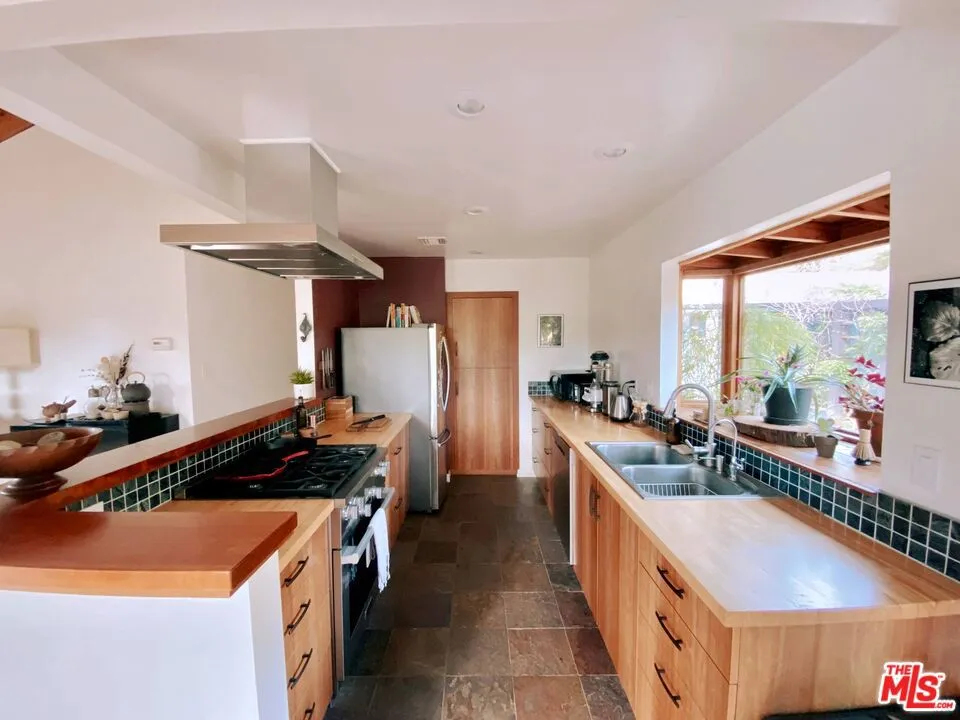 20485 Callon Drive Topanga, CA 90290