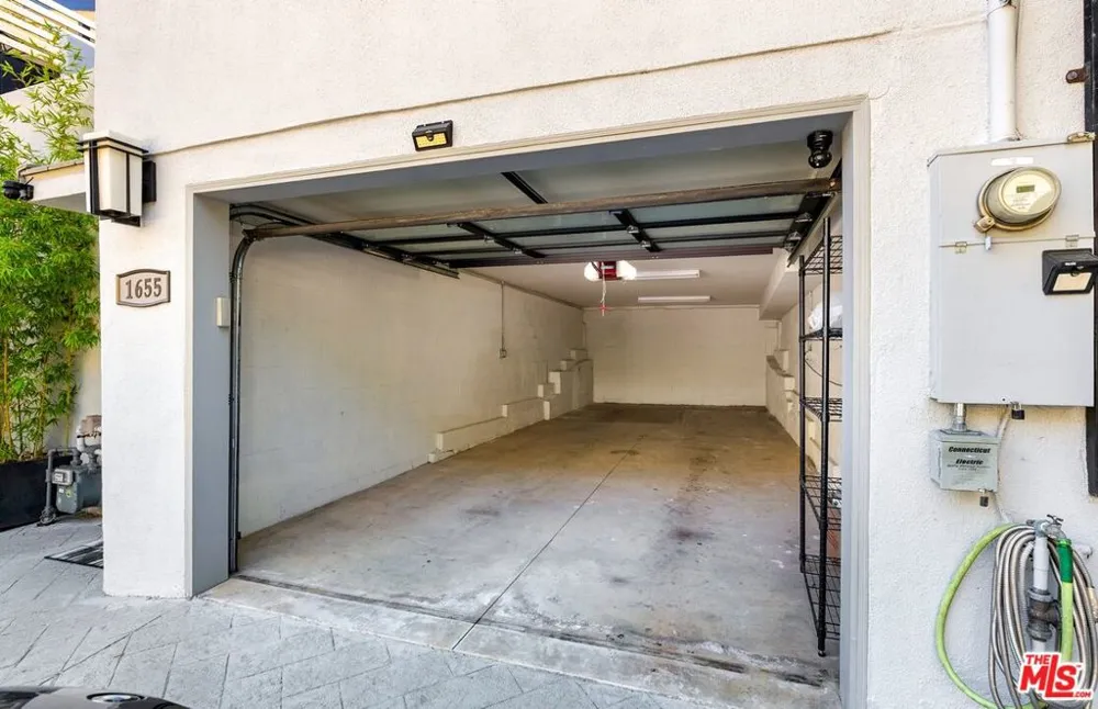 1655 Beverly Glen Boulevard Los Angeles, CA 90077