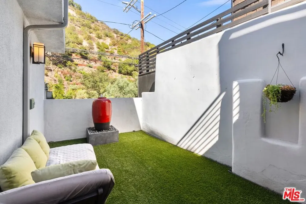 1655 Beverly Glen Boulevard Los Angeles, CA 90077