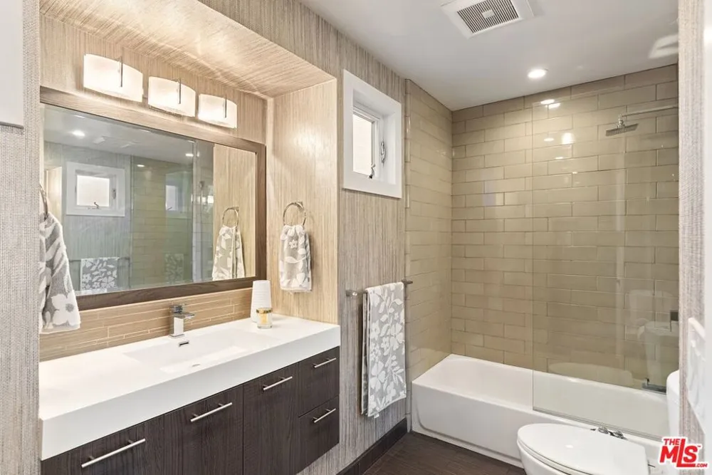 1655 Beverly Glen Boulevard Los Angeles, CA 90077