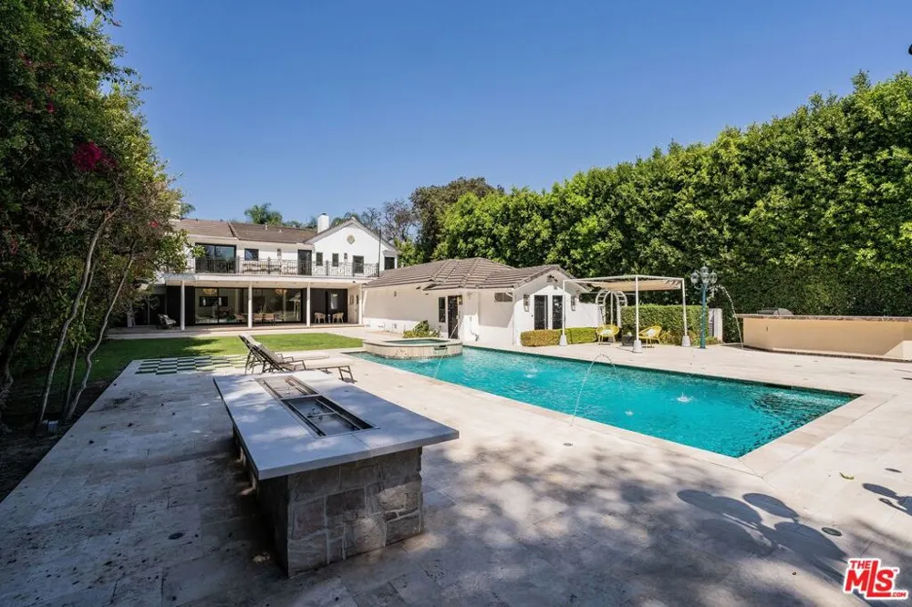 701 Trenton Drive Beverly Hills, CA 90210