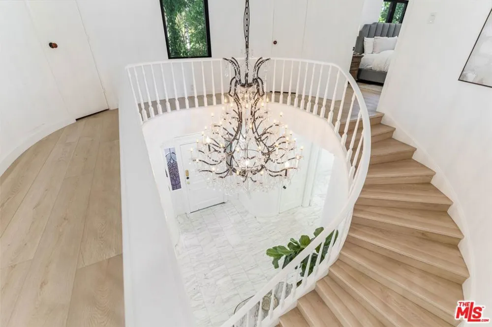 701 Trenton Drive Beverly Hills, CA 90210