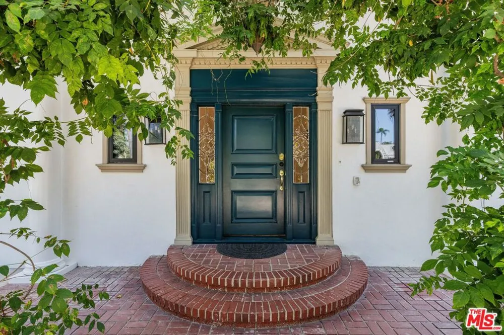 701 Trenton Drive Beverly Hills, CA 90210
