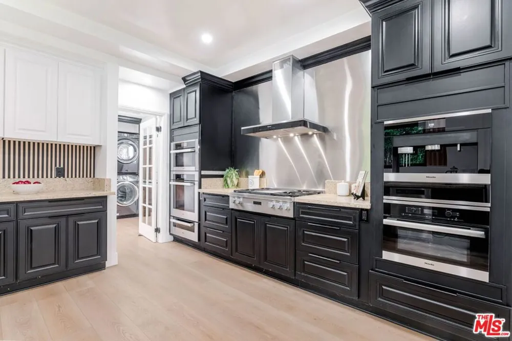 701 Trenton Drive Beverly Hills, CA 90210