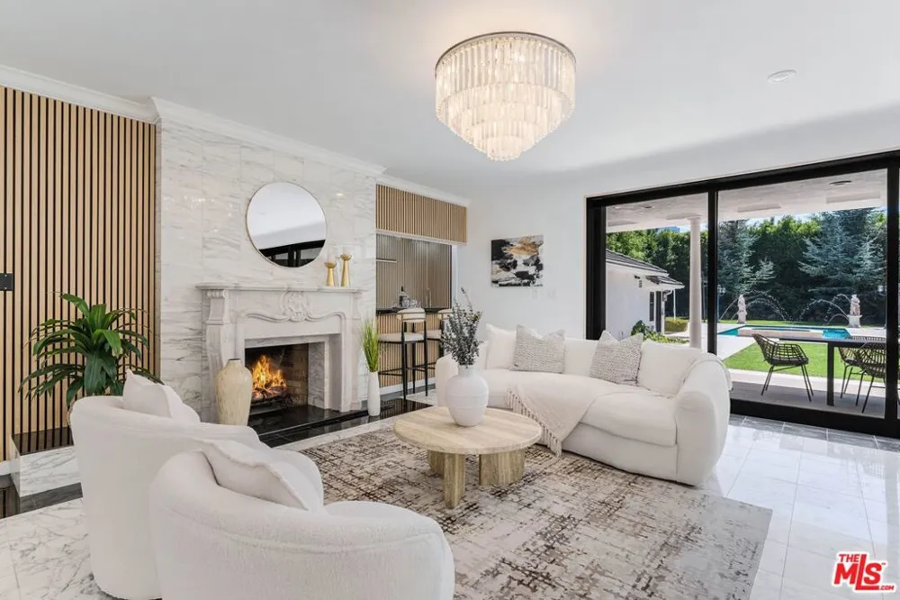 701 Trenton Drive Beverly Hills, CA 90210