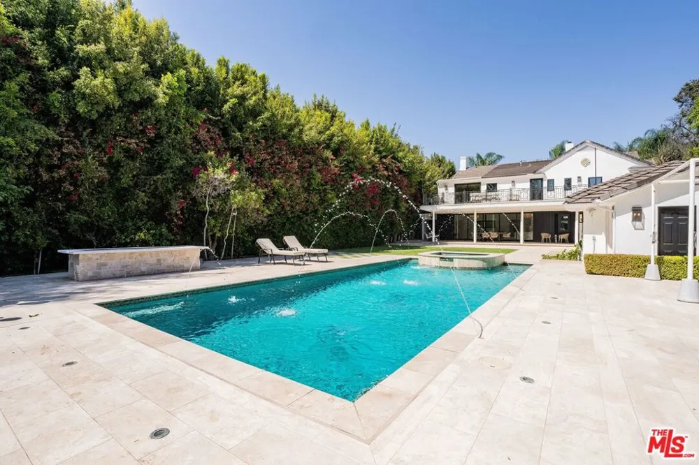701 Trenton Drive Beverly Hills, CA 90210