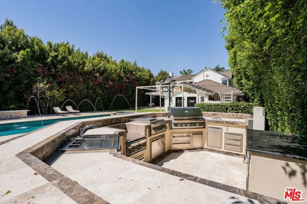 701 Trenton Drive Beverly Hills, CA 90210