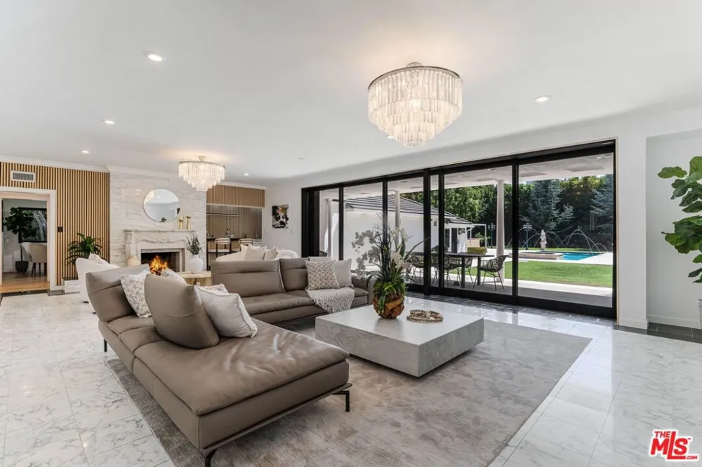 701 Trenton Drive Beverly Hills, CA 90210