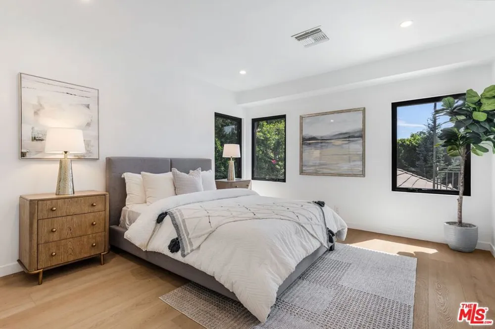 701 Trenton Drive Beverly Hills, CA 90210