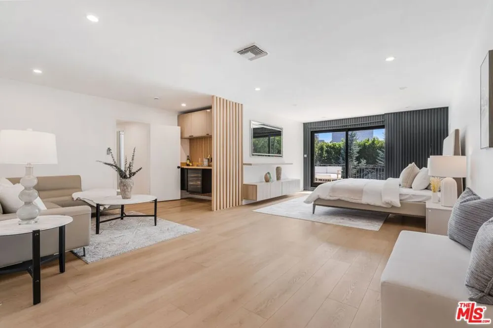 701 Trenton Drive Beverly Hills, CA 90210