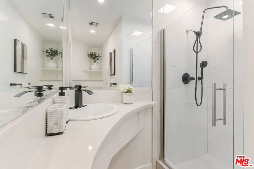 701 Trenton Drive Beverly Hills, CA 90210